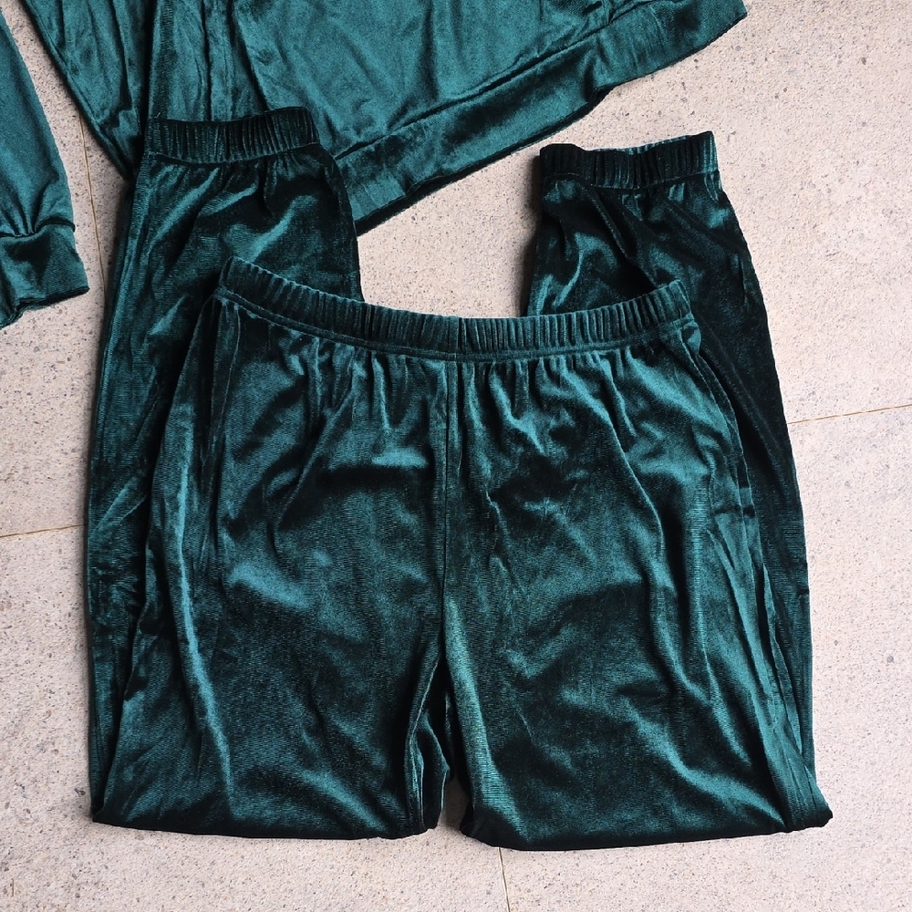 Green Velvet Hoodie and Joggers Set - Picture 4 of 5